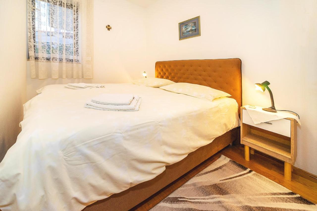 Apartments Jurina 2 Krk Town Buitenkant foto
